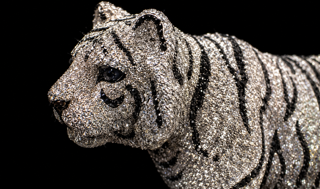 Asfour Crystal White Tiger Sculpture – Hand-Encrusted Decorative Figurine & Home Accent