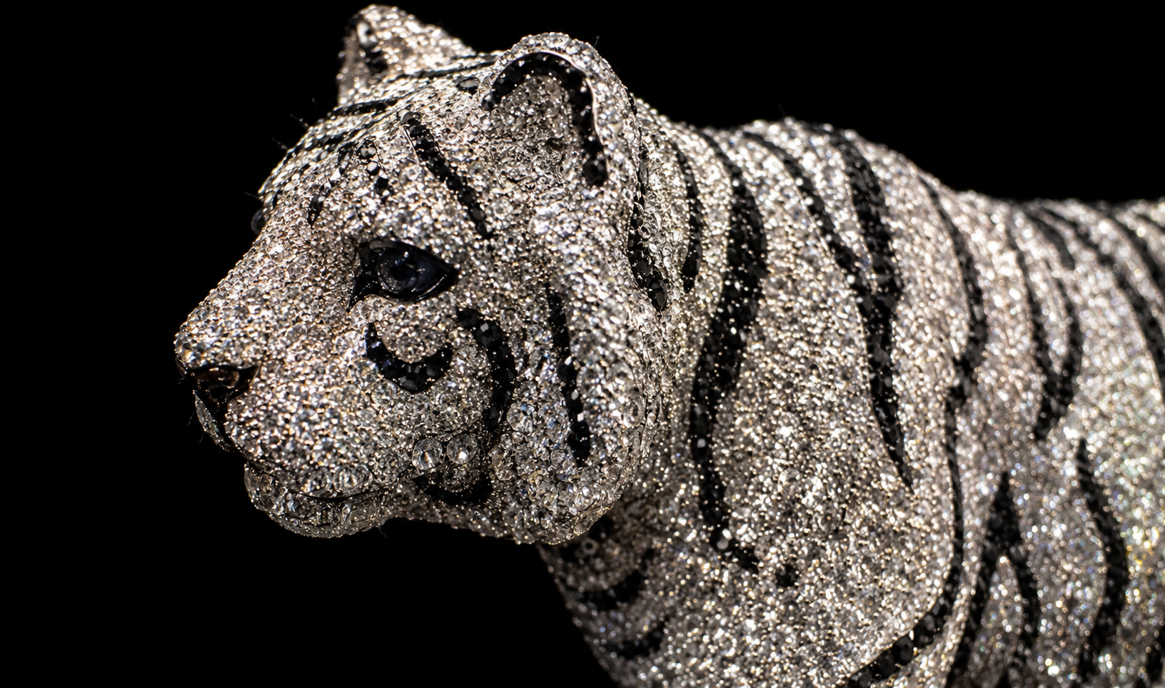 Asfour Crystal White Tiger Sculpture – Hand-Encrusted Decorative Figurine & Home Accent
